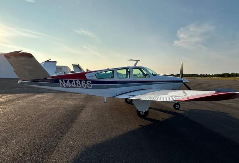 1975 Beech V35B Bonanza Photo 4