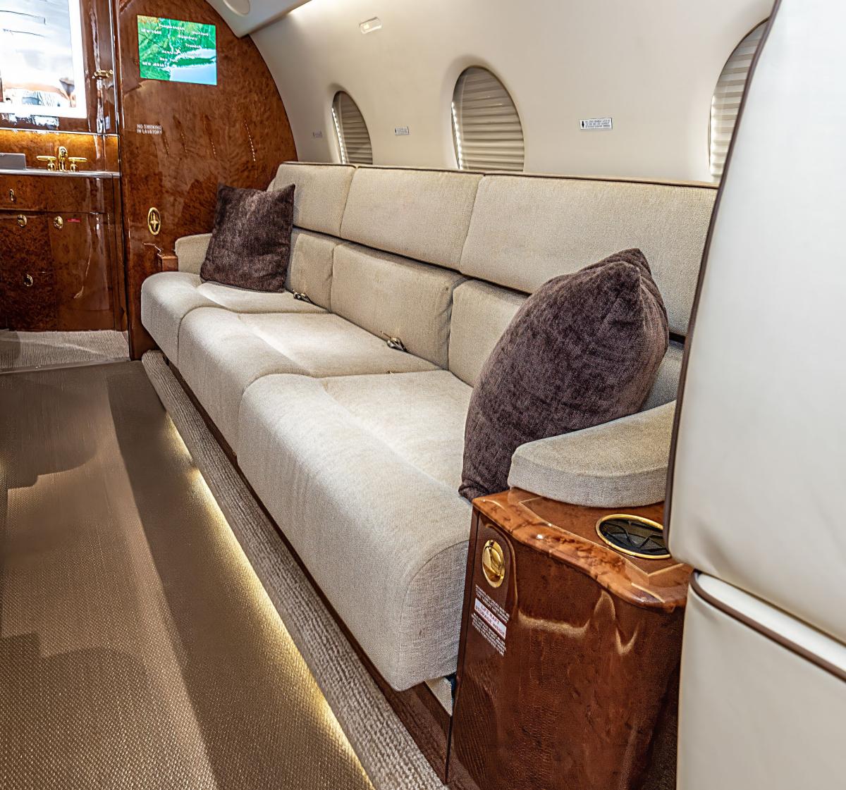 2008 Gulfstream G200 Photo 2