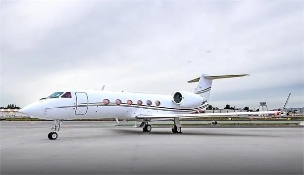 2001 Gulfstream G-IVSP Photo 2