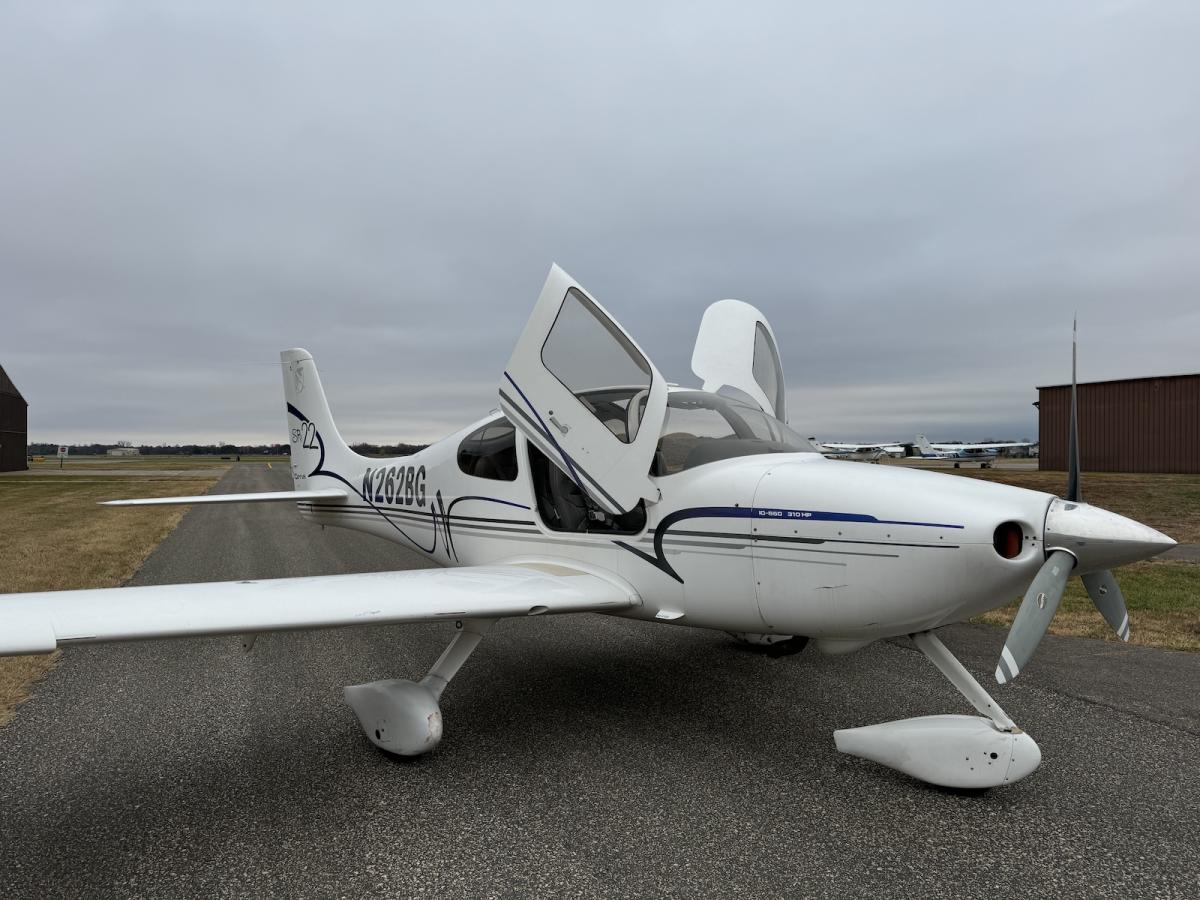 2001 Cirrus SR22 Photo 2