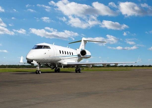 2010 BOMBARDIER CHALLENGER 300 Photo 2