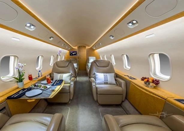 2010 BOMBARDIER CHALLENGER 300 Photo 3