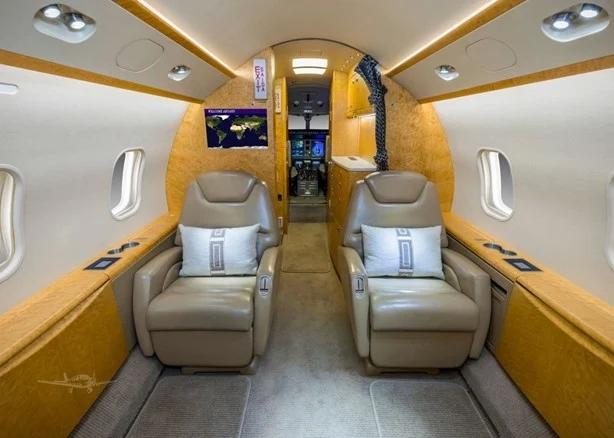 2010 BOMBARDIER CHALLENGER 300 Photo 4