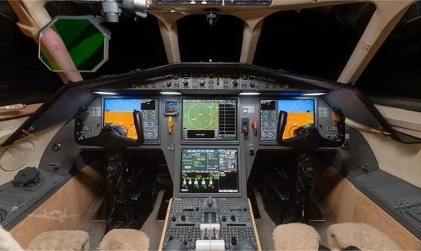 2010 DASSAULT FALCON 2000LX Photo 7