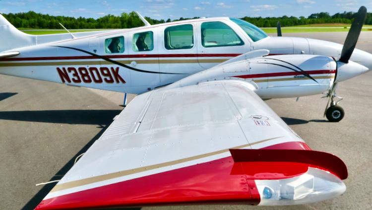 1981 Beechcraft B58 Baron Photo 6