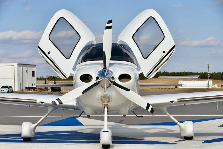 2006 Cirrus SR22 G2 GTS Photo 6