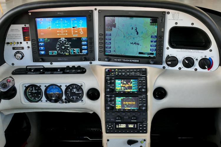 2006 Cirrus SR22 G2 GTS Photo 3