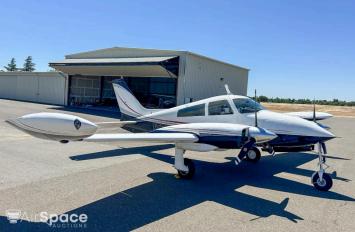 1969 Cessna P310 Photo 2