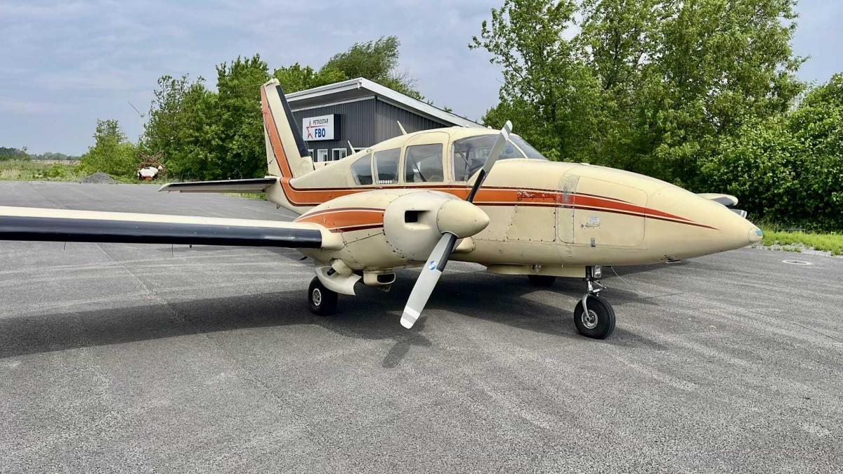 1974 PIPER PA 23-250 AZTEC E Photo 2