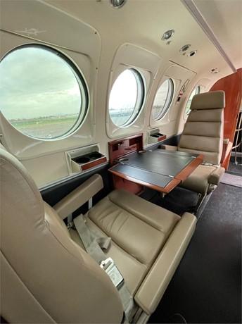 1982 BEECHCRAFT KING AIR C90 Photo 4