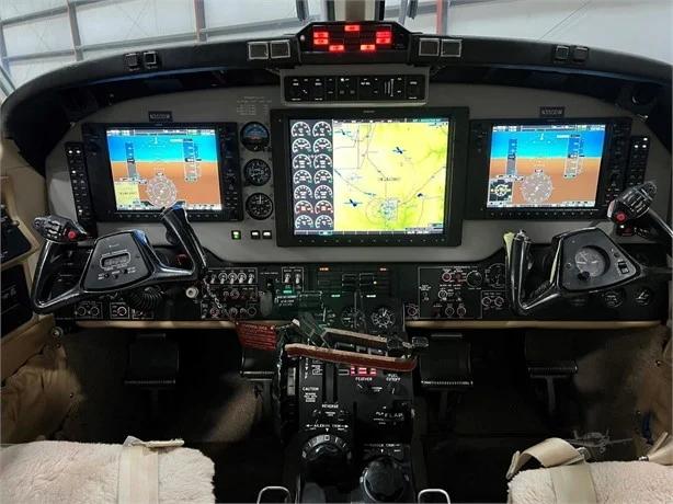 1988 BEECHCRAFT KING AIR 300 Photo 6