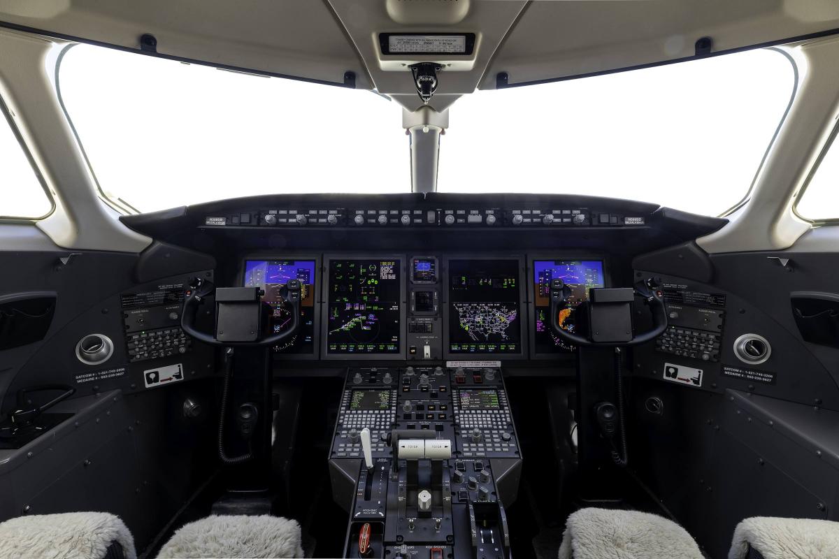 2015 BOMBARDIER CHALLENGER 350 Photo 3