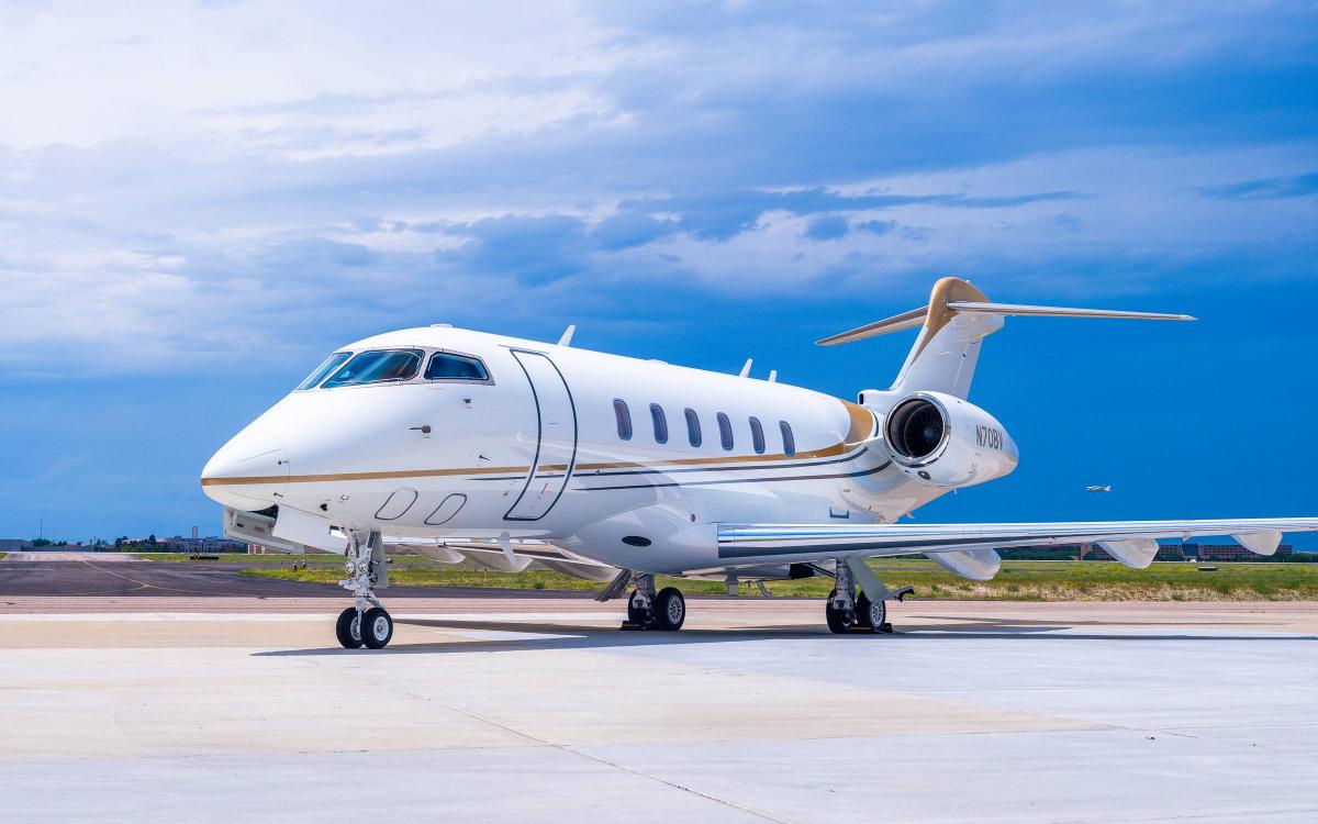 2015 BOMBARDIER CHALLENGER 350 Photo 2