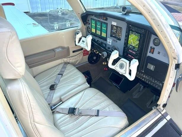 1986 BEECHCRAFT F33A BONANZA Photo 4