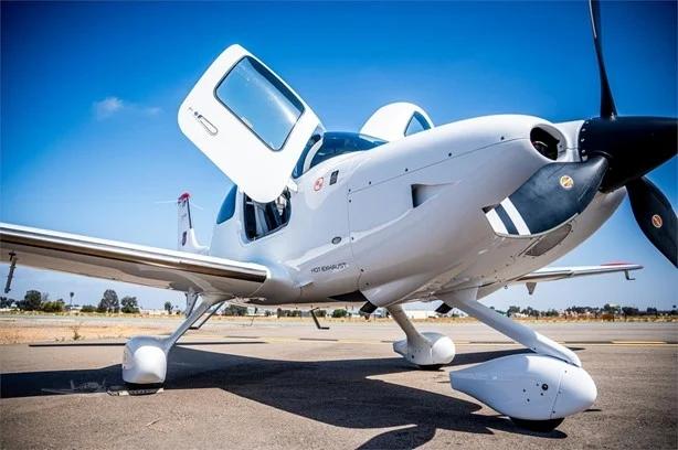 2018 CIRRUS SR22-G6 TURBO Photo 2