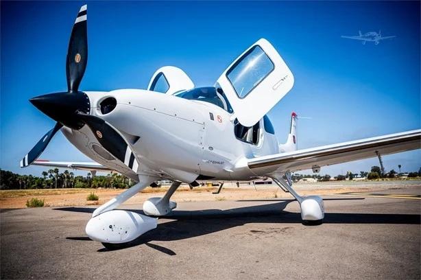 2018 CIRRUS SR22-G6 TURBO Photo 3