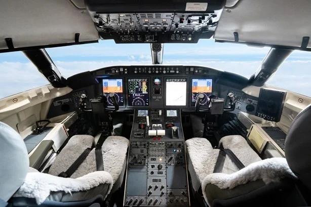 2013 BOMBARDIER CHALLENGER 605 Photo 5