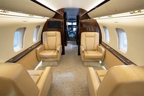 2013 BOMBARDIER CHALLENGER 605 Photo 4