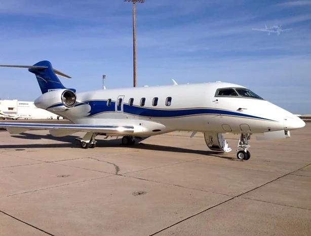 2005 BOMBARDIER CHALLENGER 300 Photo 2