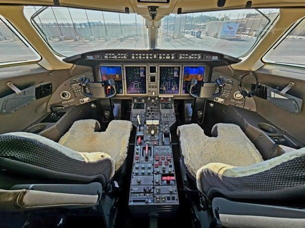 2010 BOMBARDIER CHALLENGER 300 Photo 5