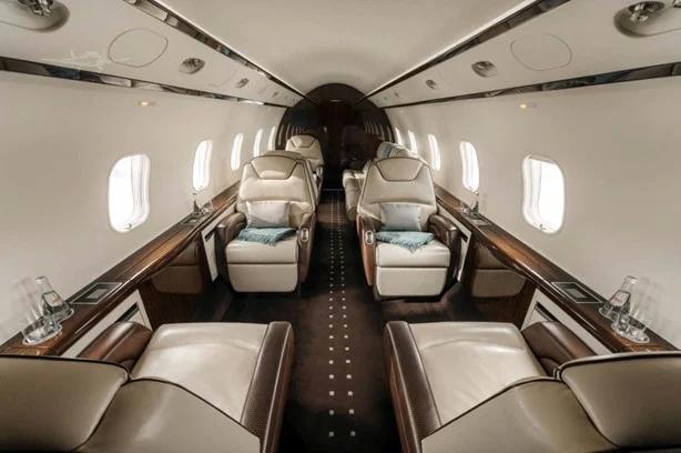 2010 BOMBARDIER CHALLENGER 300 Photo 3