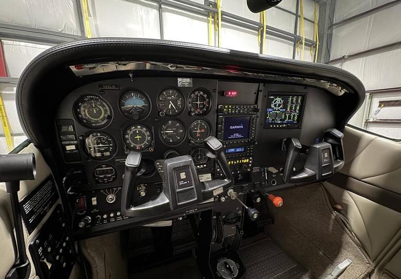 1981 CESSNA TURBO 182R  Photo 6