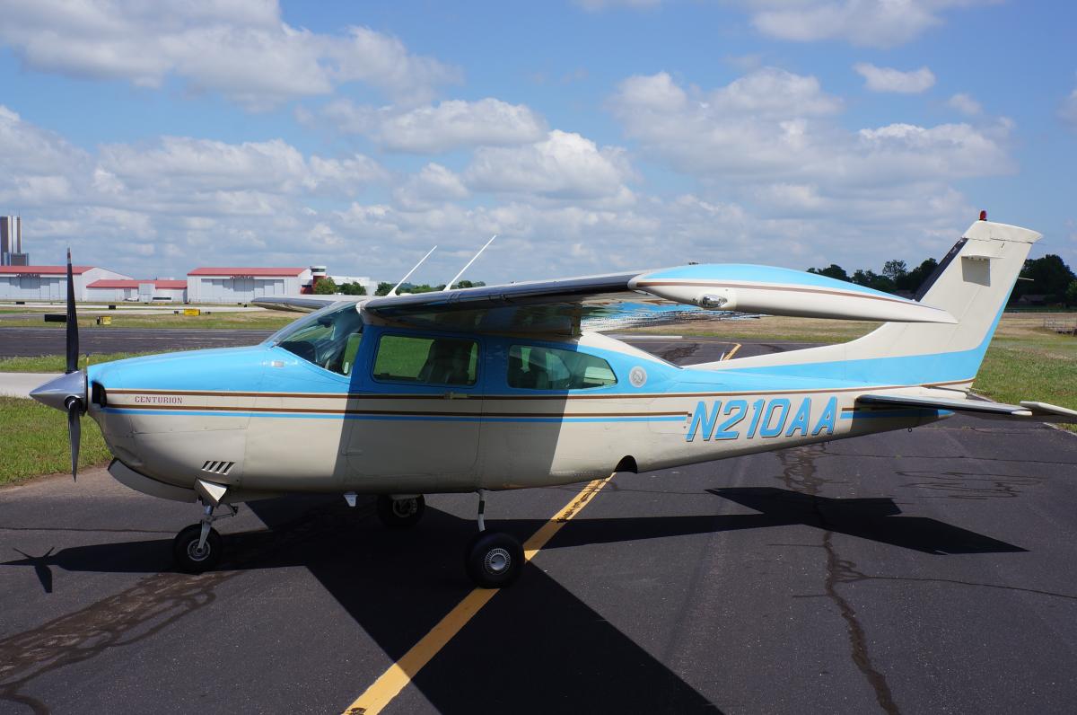 1982 Cessna T210N Photo 2