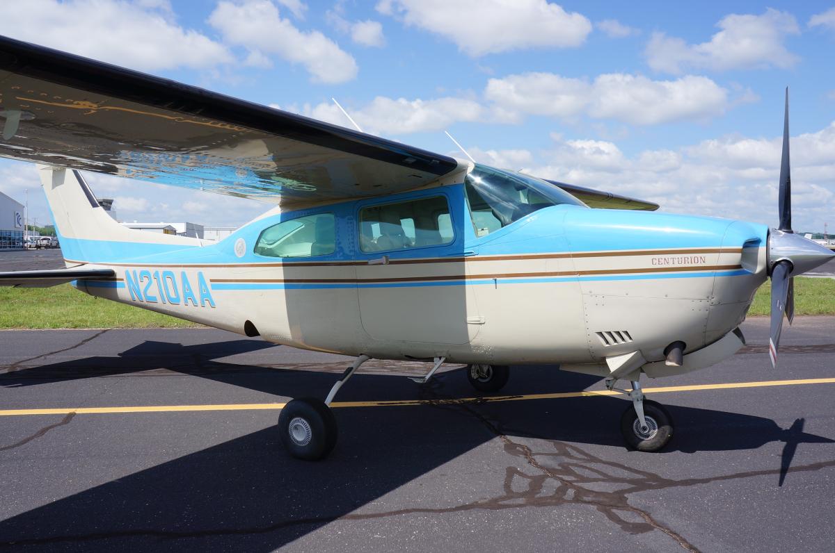 1982 Cessna T210N Photo 2