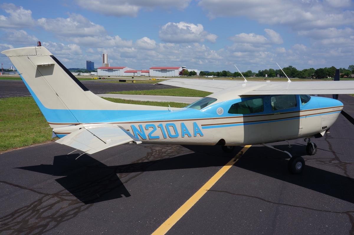 1982 Cessna T210N Photo 2