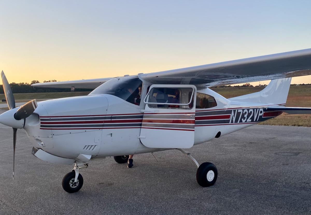 1977 Cessna Turbo 210 Photo 2