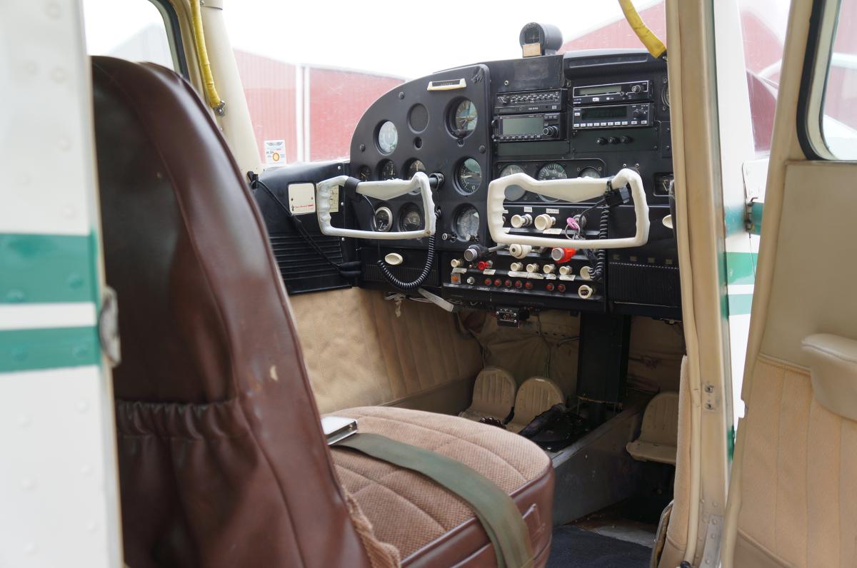 1959 Cessna 182 Skylane Photo 2