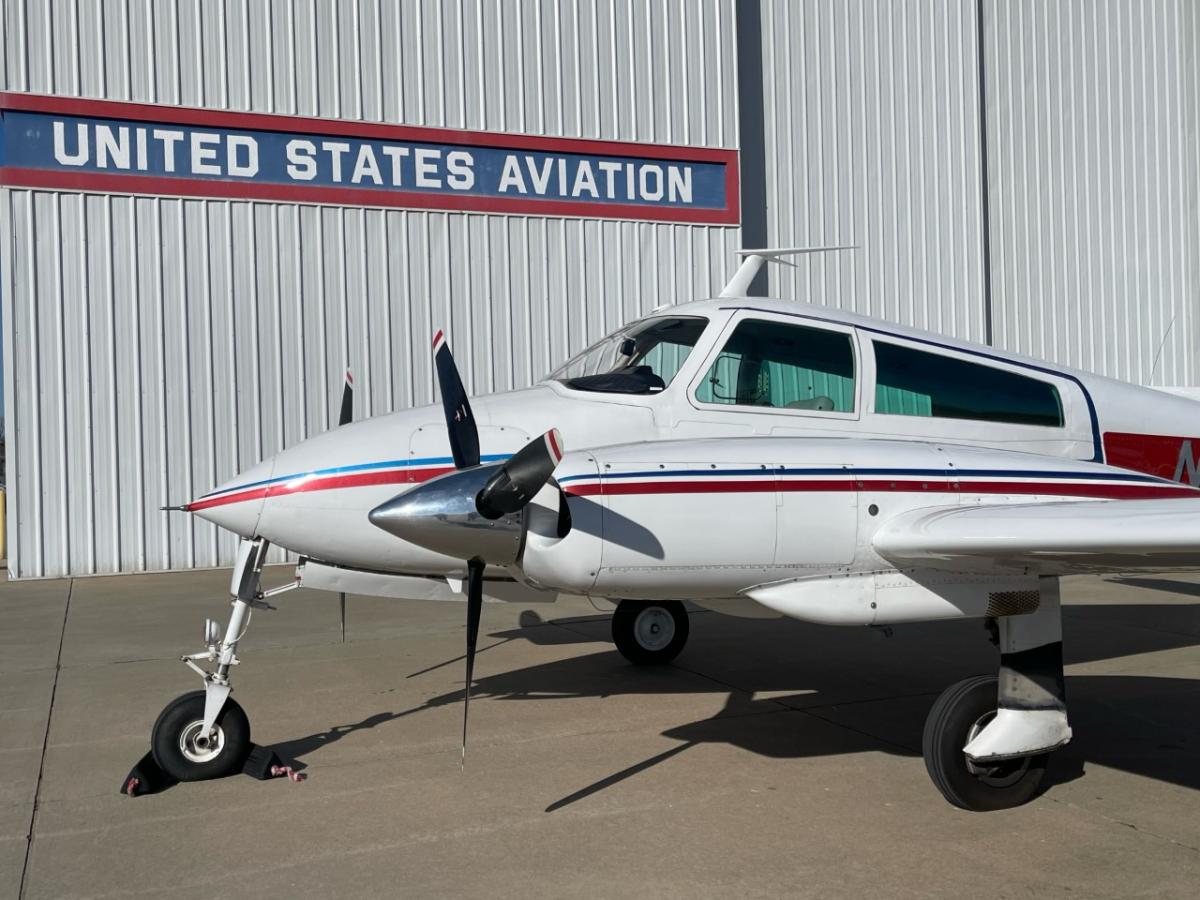 1967 Cessna 310L Photo 2