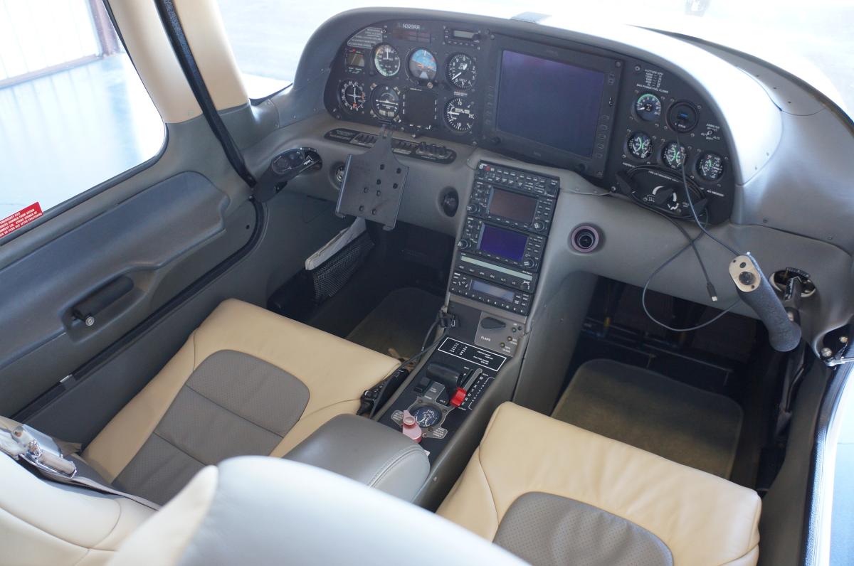 2002 Cirrus SR22 Photo 6