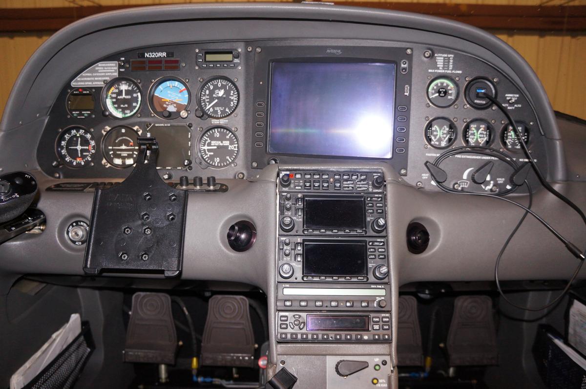 2002 Cirrus SR22 Photo 3