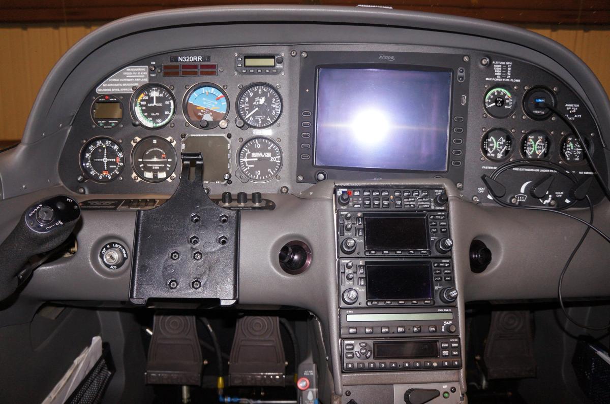 2002 Cirrus SR22 Photo 3