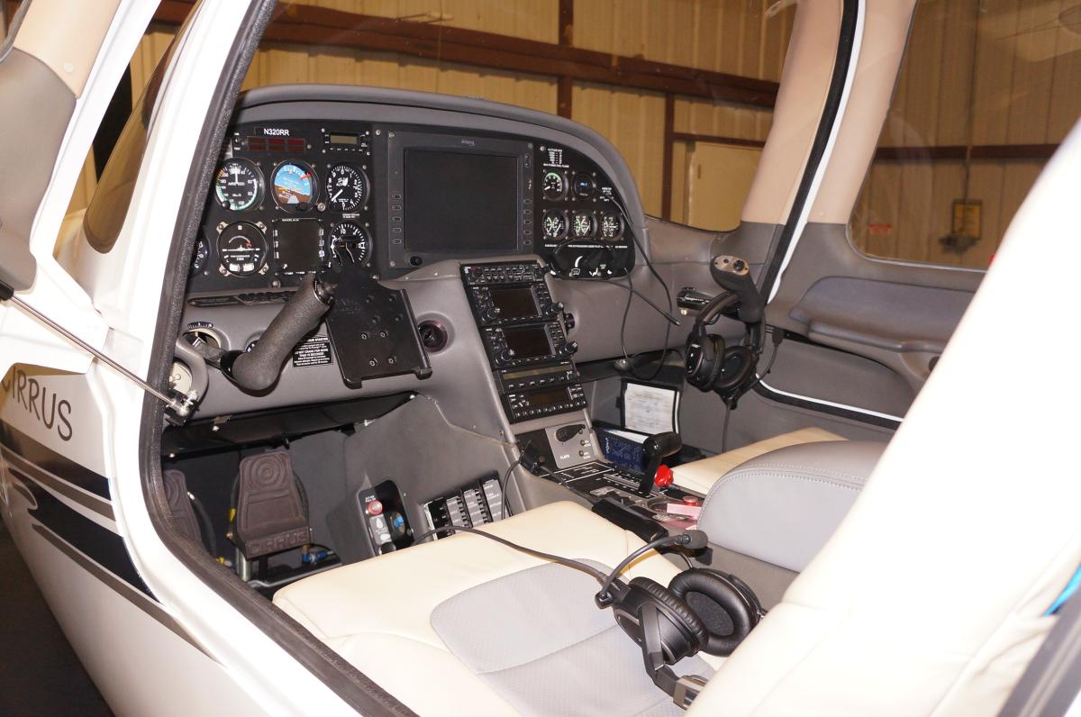 2002 Cirrus SR22 Photo 5