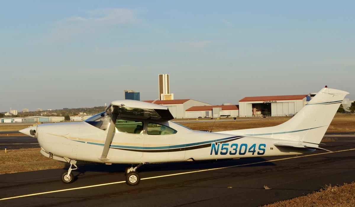 1980 Cessna 182R Skylane Photo 2