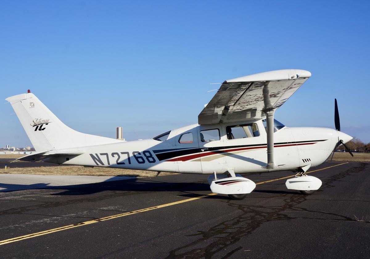 2001 Cessna Turbo 206H Stationair Photo 2