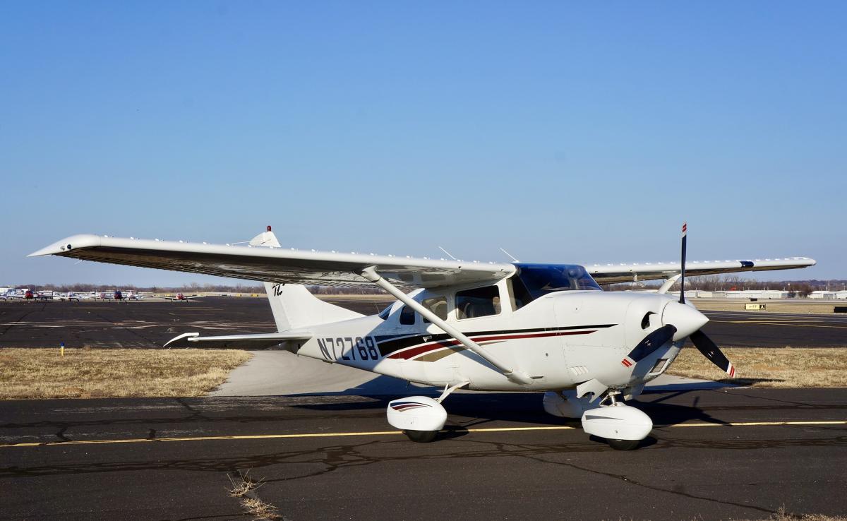 2001 Cessna Turbo 206H Stationair Photo 2