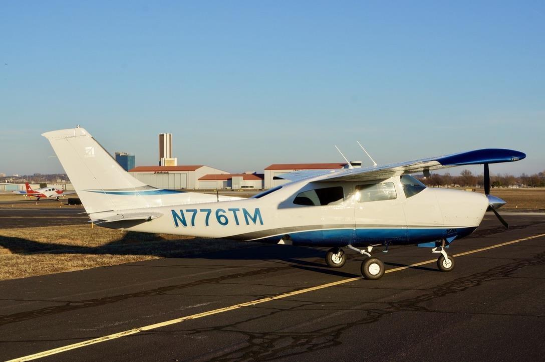 1976 Cessna Turbo 210L Photo 2