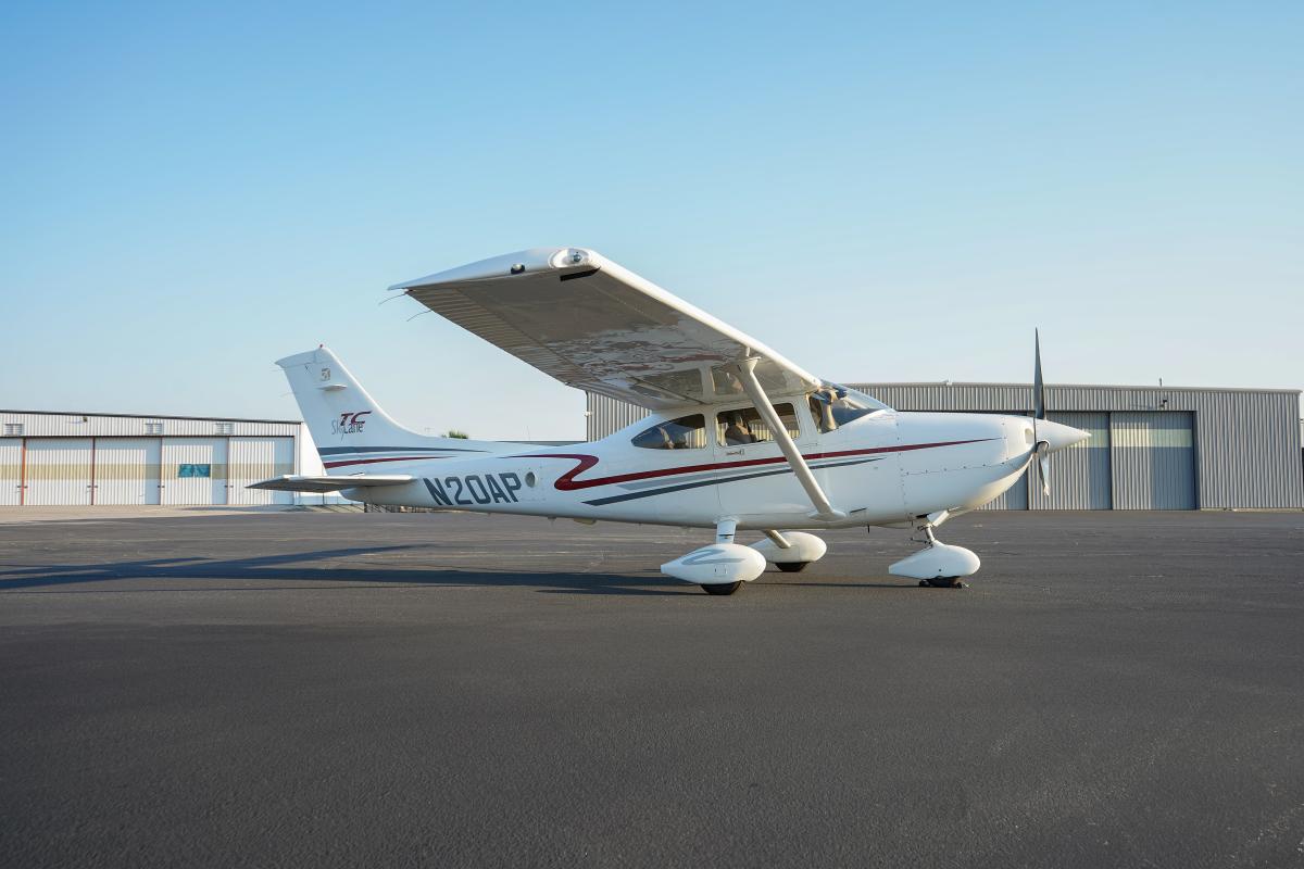 2002 CESSNA TURBO 182T Photo 3