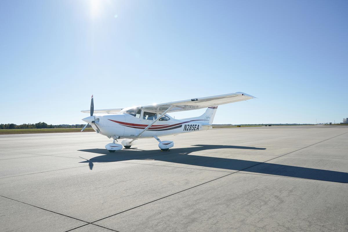 1999 CESSNA 182S Photo 2