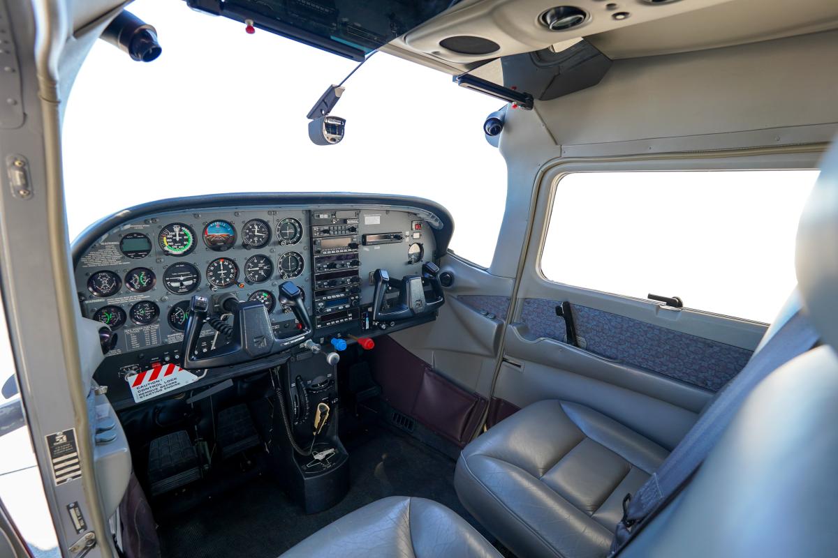 1999 CESSNA 182S Photo 2