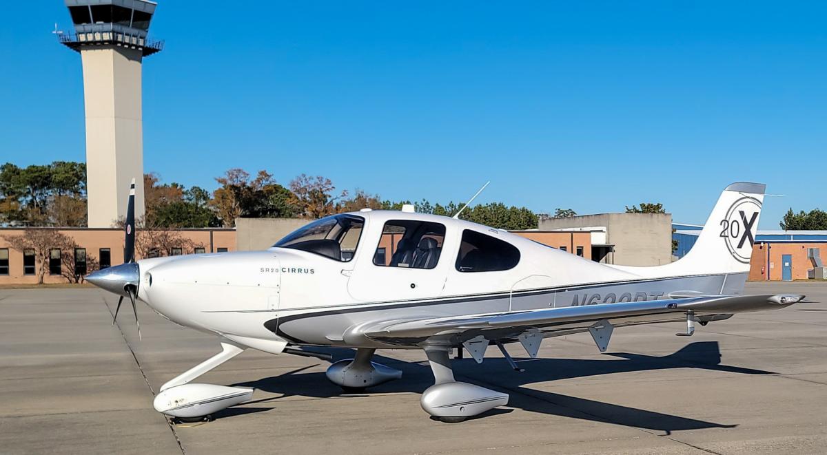 2010 CIRRUS SR20 G3 Photo 2