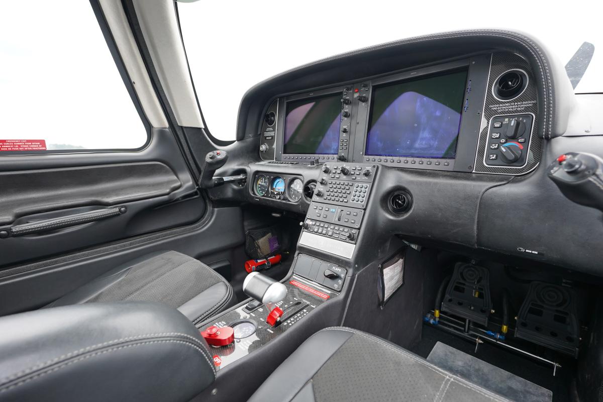 2010 CIRRUS SR20 G3 Photo 2