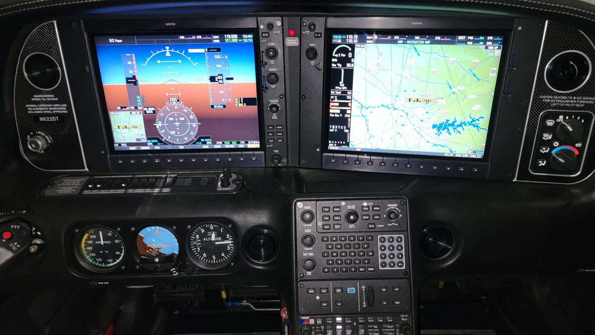 2010 CIRRUS SR20 G3 Photo 3