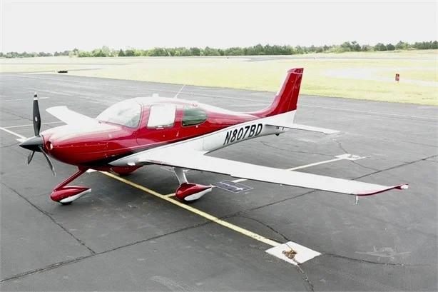 2011 CIRRUS SR22-G3 TURBO Photo 2