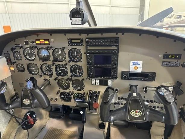 2001 PIPER ARCHER III Photo 3