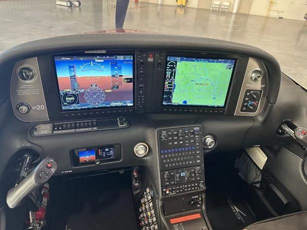 2022 CIRRUS SR20-G6 Photo 4