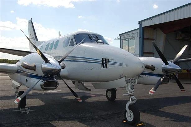 1989 BEECHCRAFT KING AIR C90A Photo 2